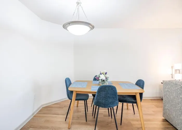 Hidden Gem In 2 Bed, 2 Bath